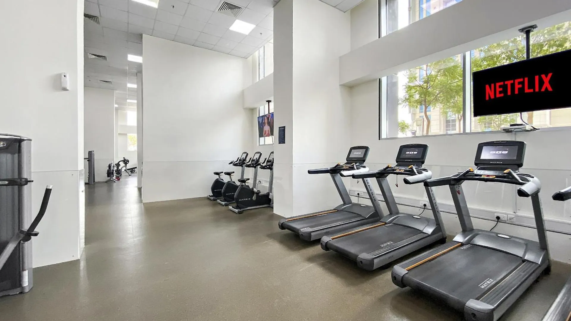 Vayk - Spacious Two-Bedroom Apartment Dubai