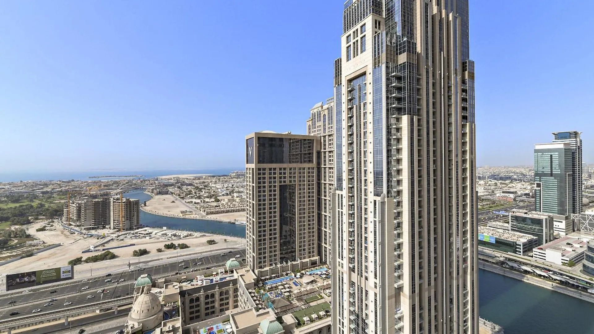 Vayk - Spacious Two-Bedroom Apartment Dubai